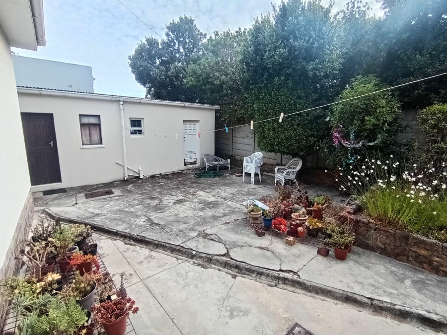 3 Bedroom Property for Sale in Vredehoek Western Cape